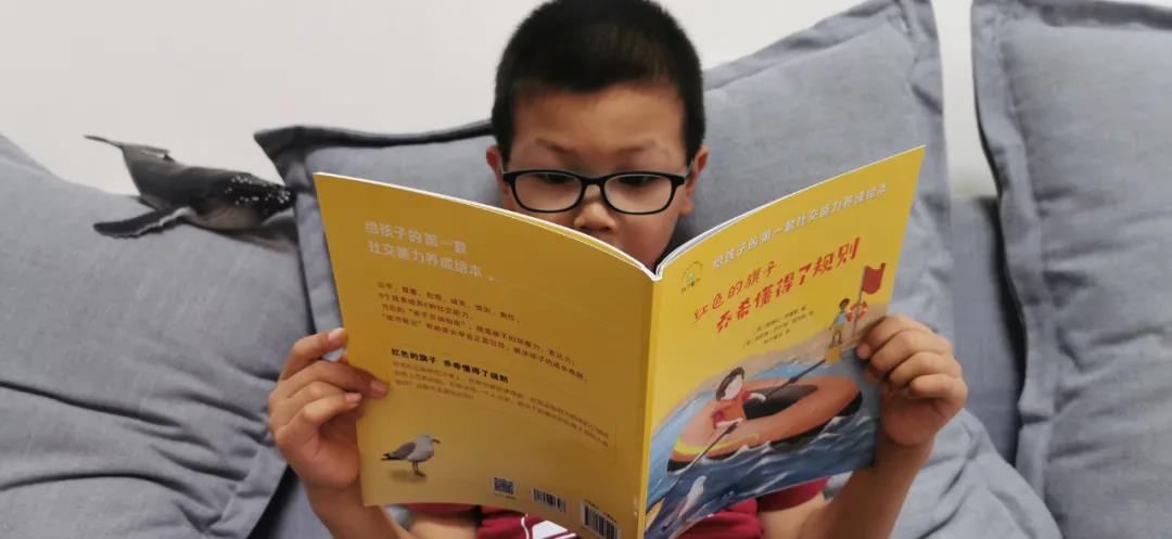 央行持续增持黄金 业内预计国际金价将呈现震荡上涨趋势